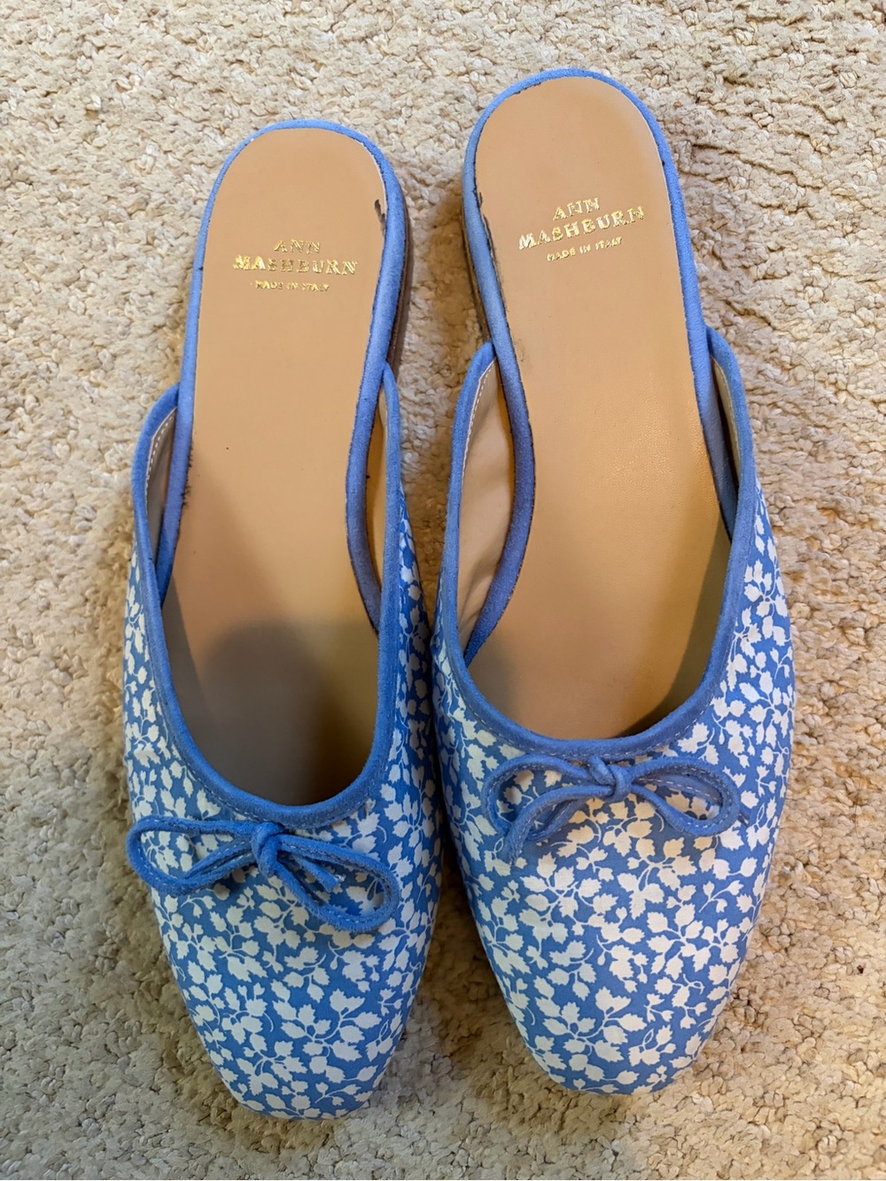 ANN MASHBURN Blue Floral Bow Slip-On Mules